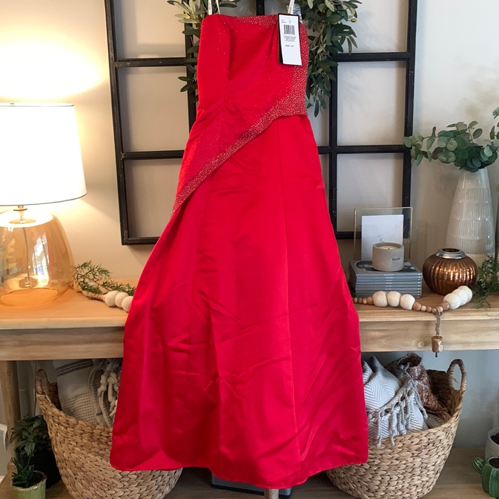 Red Formal Evening Gown NWT